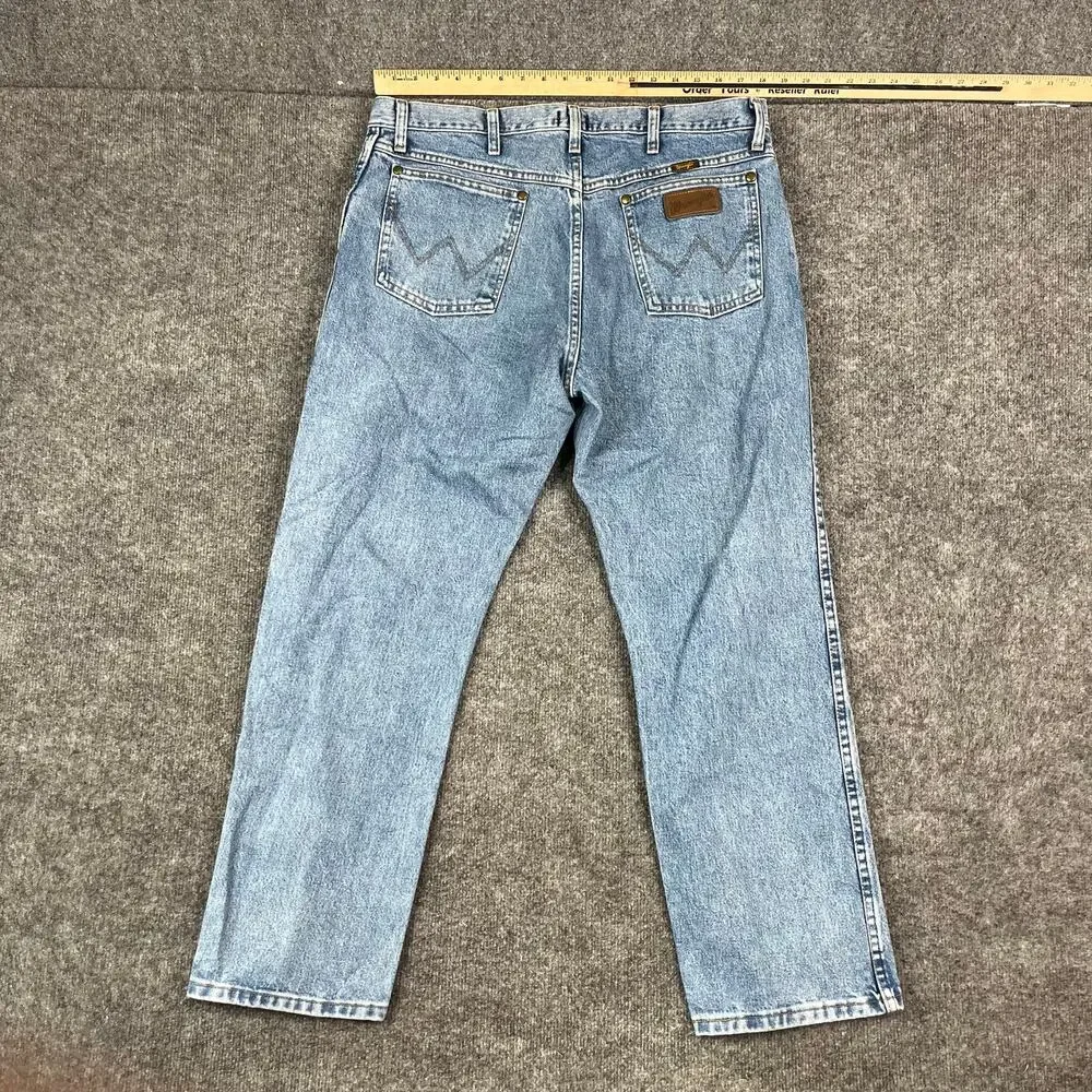 Wrangler Jeans Mens Size 36x30 Light‎ Wash Blue Straight Leg Classic Denim